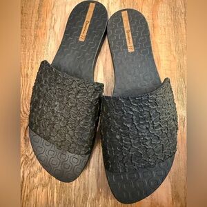 Ipanema Black Geometric Slide Sandals